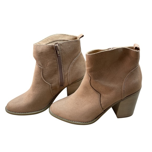 Express Shoes - Express Boots Taupe Size 9 Faux Suede Ankle Women’s Block Heel Western Booties